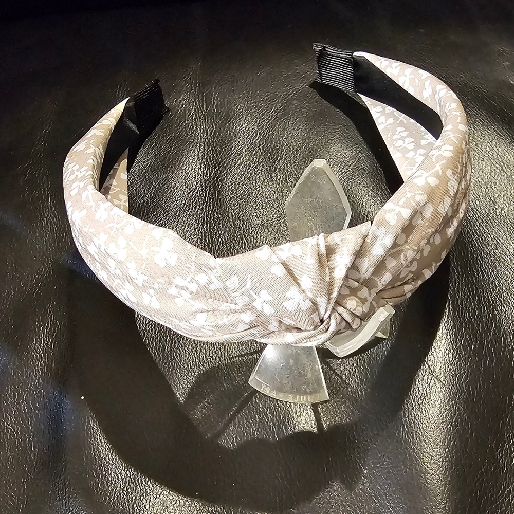 Set Of Three Knotted Headband Cream, Tan, and Tan & White Floral NWOT - Picture 2 of 11